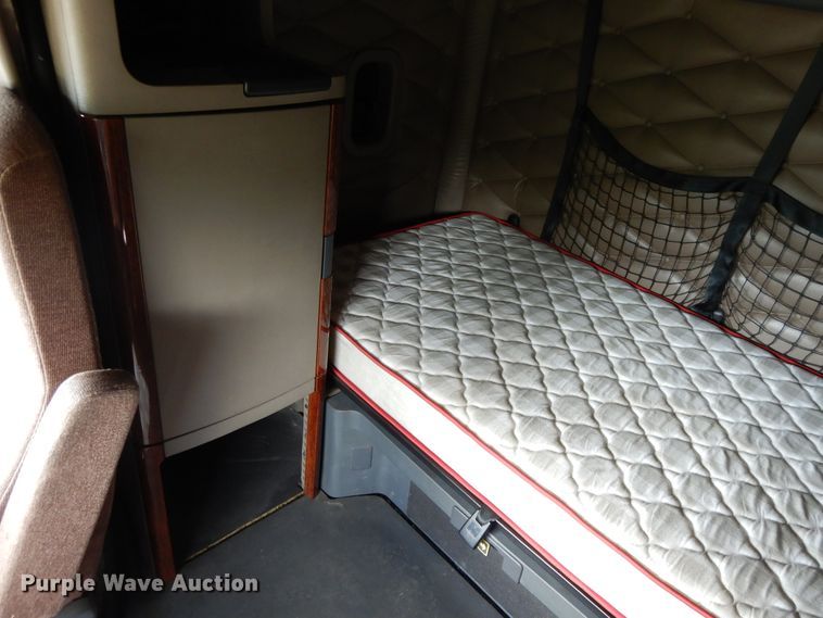 image for item DF5297 2014 Freightliner Cascadia  semi truck