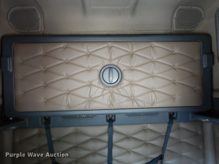 image for item DF5297 2014 Freightliner Cascadia  semi truck