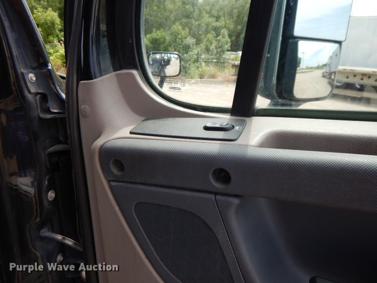 image for item DF5297 2014 Freightliner Cascadia  semi truck