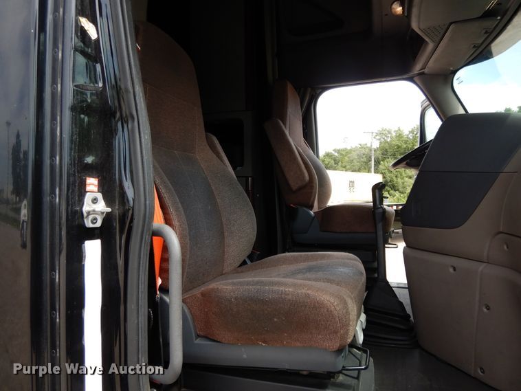 image for item DF5297 2014 Freightliner Cascadia  semi truck