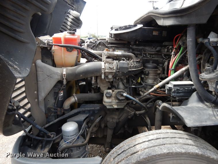 image for item DF5297 2014 Freightliner Cascadia  semi truck