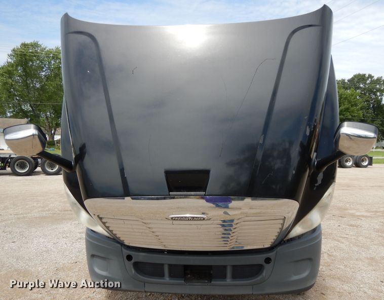 image for item DF5297 2014 Freightliner Cascadia  semi truck