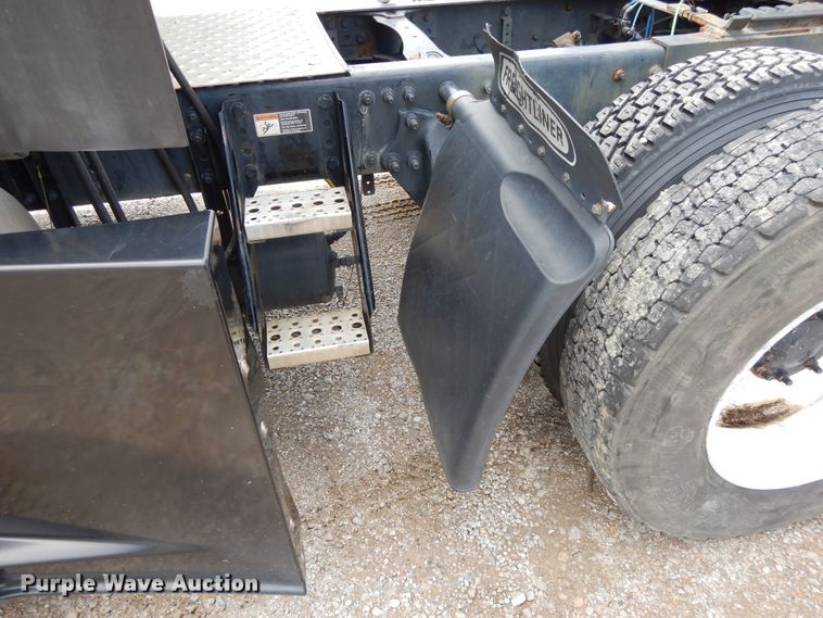 image for item DF5297 2014 Freightliner Cascadia  semi truck