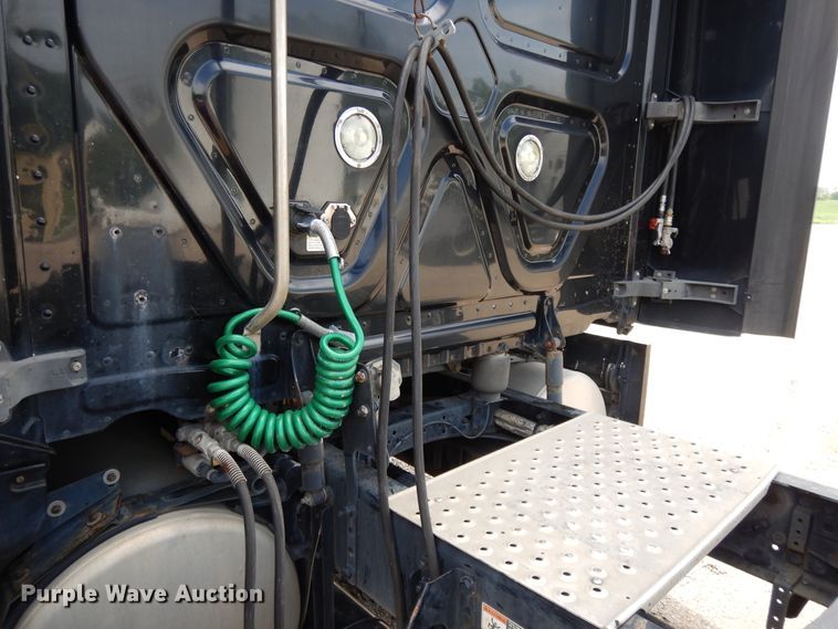 image for item DF5297 2014 Freightliner Cascadia  semi truck