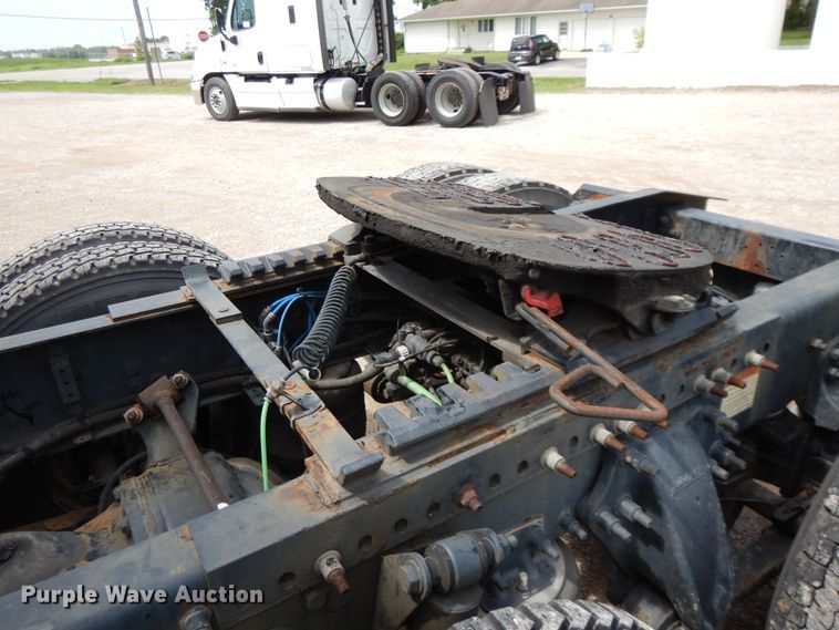 image for item DF5297 2014 Freightliner Cascadia  semi truck