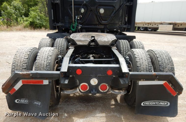 image for item DF5297 2014 Freightliner Cascadia  semi truck