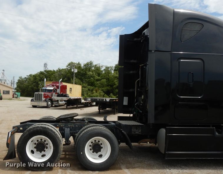 image for item DF5297 2014 Freightliner Cascadia  semi truck