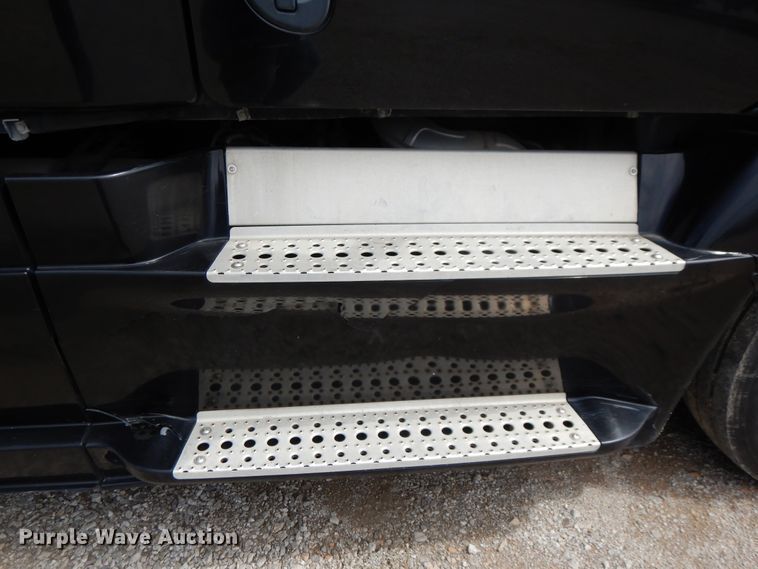 image for item DF5297 2014 Freightliner Cascadia  semi truck