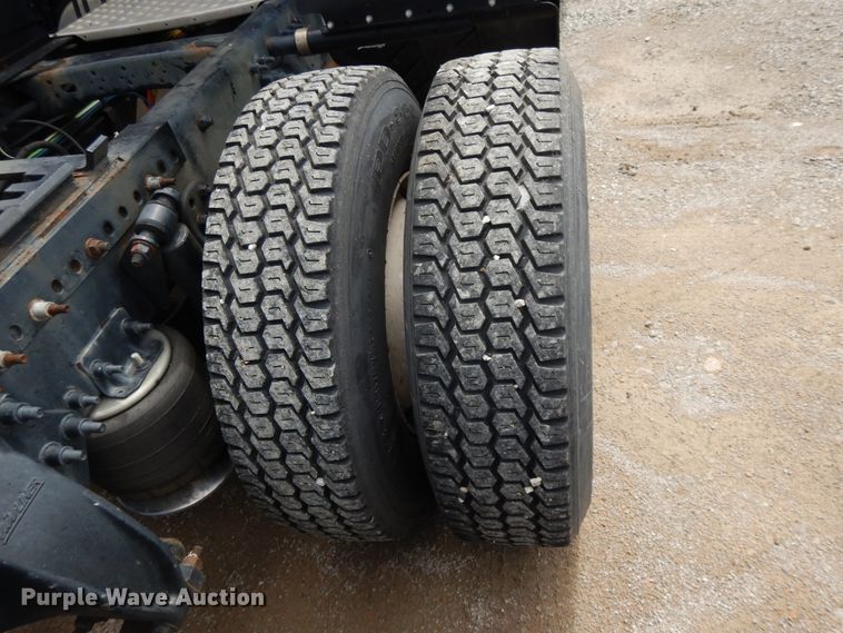 image for item DF5297 2014 Freightliner Cascadia  semi truck