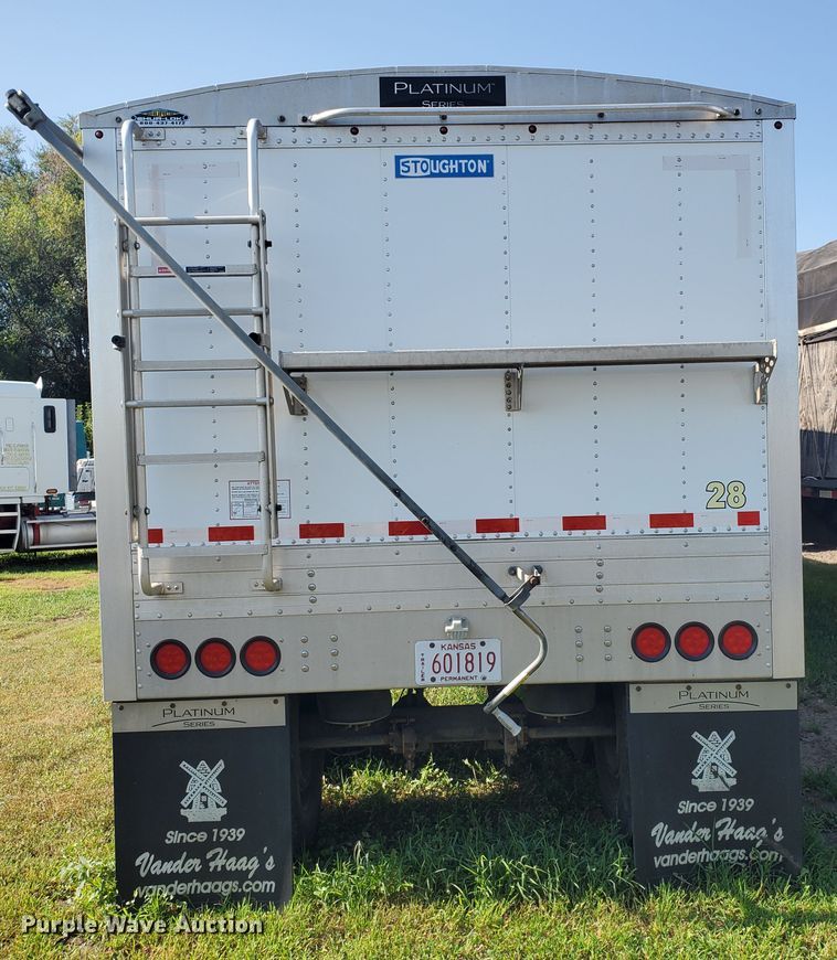 image for item DF5639 2015 Stoughton Platinum Series AHV-421T-AR-S double hopper bottom grain trailer