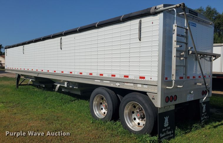 image for item DF5639 2015 Stoughton Platinum Series AHV-421T-AR-S double hopper bottom grain trailer