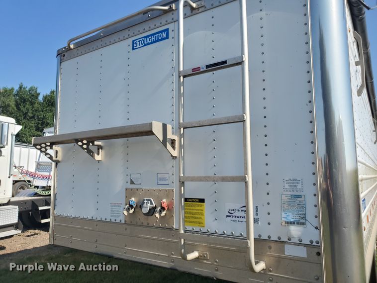 image for item DF5639 2015 Stoughton Platinum Series AHV-421T-AR-S double hopper bottom grain trailer