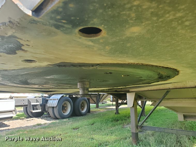 image for item DF5639 2015 Stoughton Platinum Series AHV-421T-AR-S double hopper bottom grain trailer