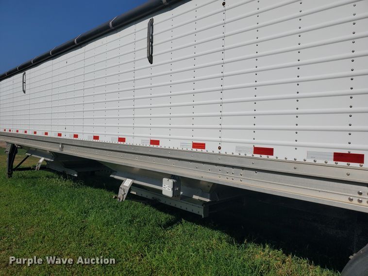 image for item DF5639 2015 Stoughton Platinum Series AHV-421T-AR-S double hopper bottom grain trailer