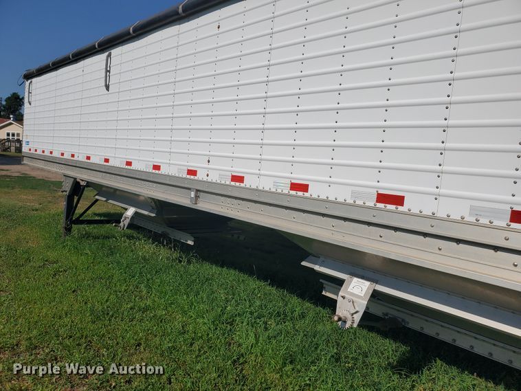 image for item DF5639 2015 Stoughton Platinum Series AHV-421T-AR-S double hopper bottom grain trailer