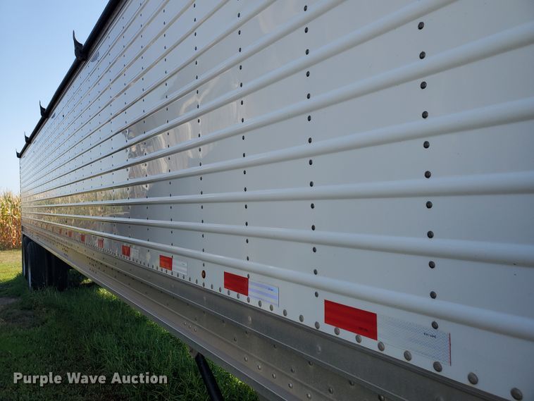 image for item DF5639 2015 Stoughton Platinum Series AHV-421T-AR-S double hopper bottom grain trailer