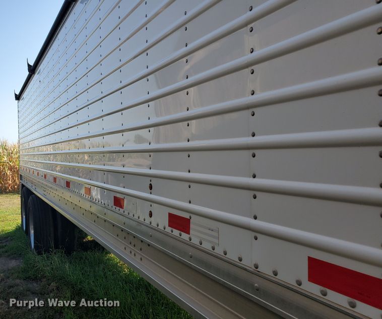 image for item DF5639 2015 Stoughton Platinum Series AHV-421T-AR-S double hopper bottom grain trailer