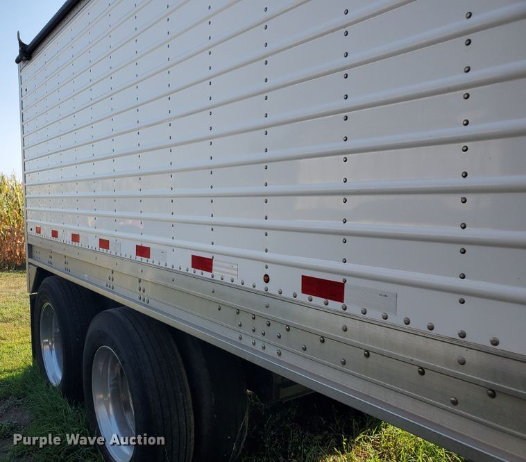 image for item DF5639 2015 Stoughton Platinum Series AHV-421T-AR-S double hopper bottom grain trailer