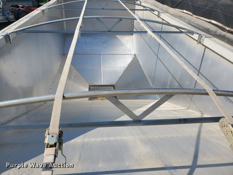 image for item DF5639 2015 Stoughton Platinum Series AHV-421T-AR-S double hopper bottom grain trailer