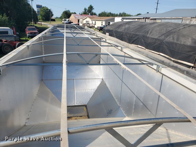 image for item DF5639 2015 Stoughton Platinum Series AHV-421T-AR-S double hopper bottom grain trailer