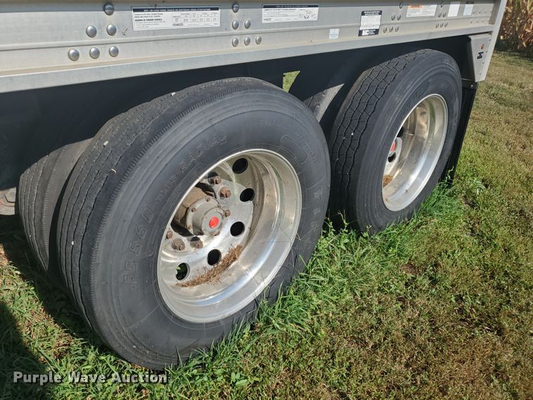 image for item DF5639 2015 Stoughton Platinum Series AHV-421T-AR-S double hopper bottom grain trailer