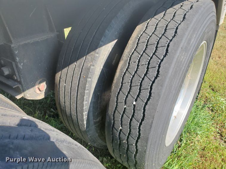 image for item DF5639 2015 Stoughton Platinum Series AHV-421T-AR-S double hopper bottom grain trailer