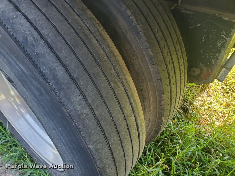 image for item DF5639 2015 Stoughton Platinum Series AHV-421T-AR-S double hopper bottom grain trailer