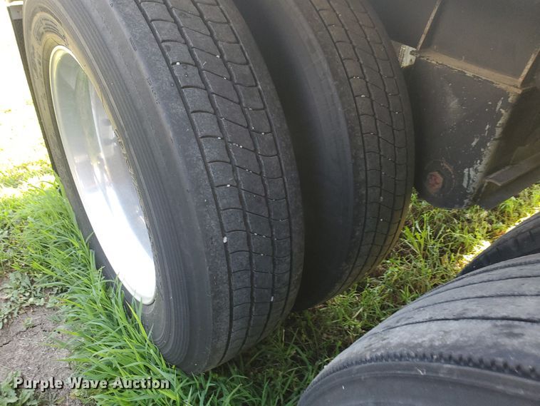 image for item DF5639 2015 Stoughton Platinum Series AHV-421T-AR-S double hopper bottom grain trailer