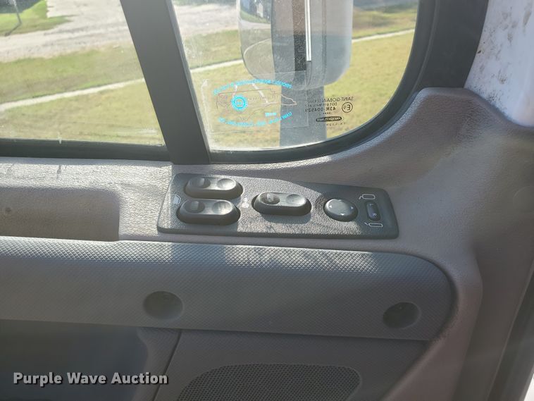 image for item DF5640 2013 Freightliner Cascadia 125  semi truck