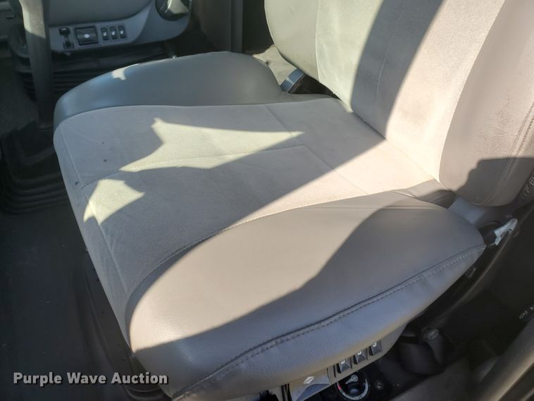 image for item DF5640 2013 Freightliner Cascadia 125  semi truck