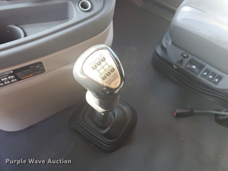 image for item DF5640 2013 Freightliner Cascadia 125  semi truck