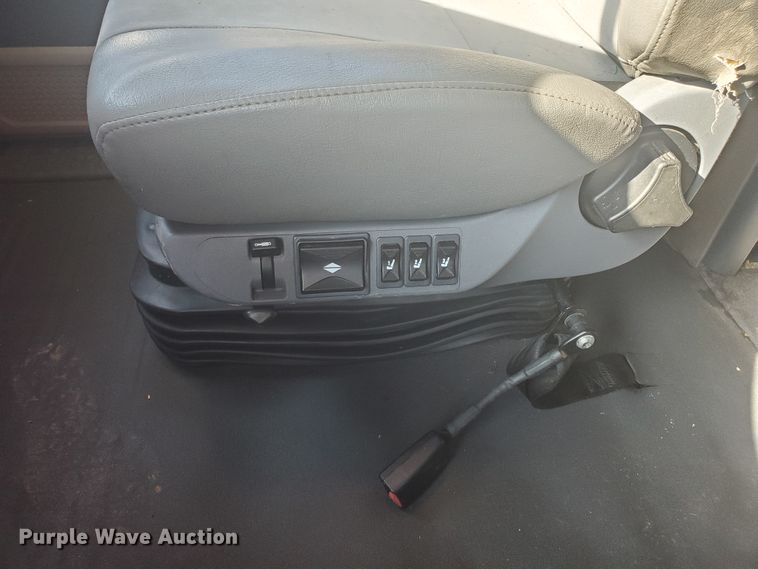 image for item DF5640 2013 Freightliner Cascadia 125  semi truck