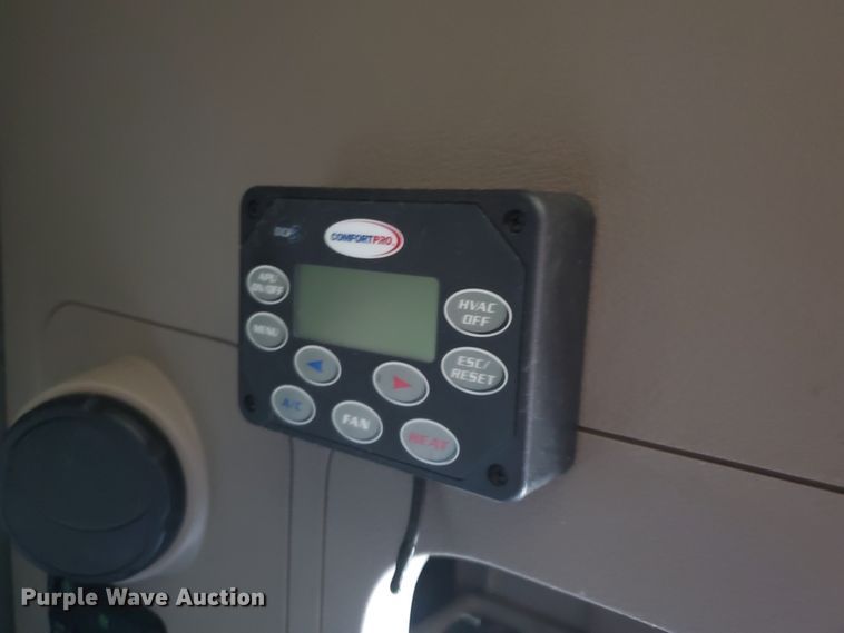 image for item DF5640 2013 Freightliner Cascadia 125  semi truck