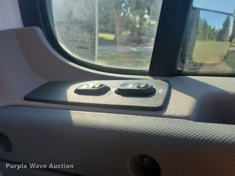 image for item DF5640 2013 Freightliner Cascadia 125  semi truck