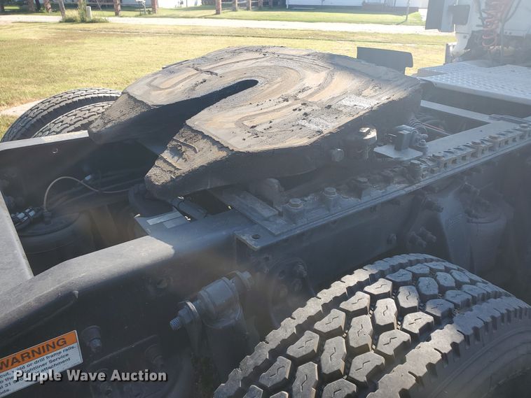 image for item DF5640 2013 Freightliner Cascadia 125  semi truck