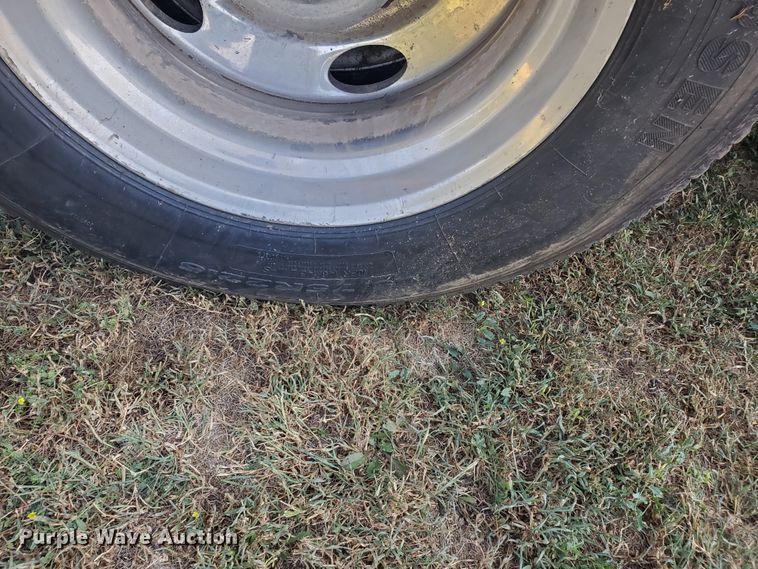 image for item DF5640 2013 Freightliner Cascadia 125  semi truck