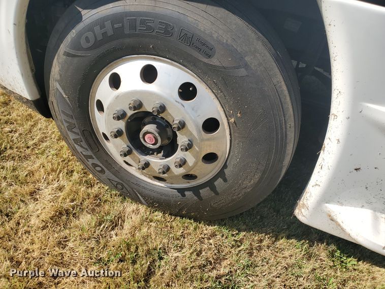 image for item DF5640 2013 Freightliner Cascadia 125  semi truck