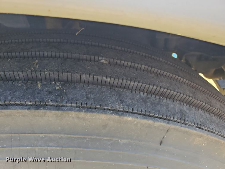 image for item DF5640 2013 Freightliner Cascadia 125  semi truck