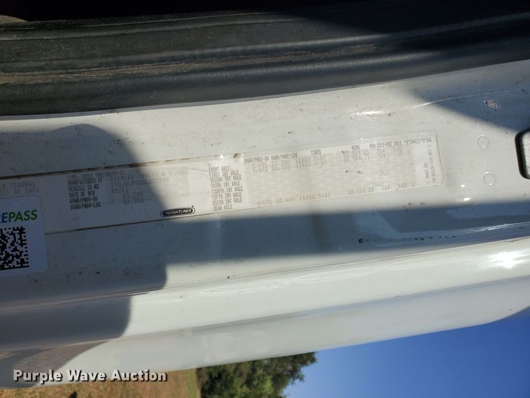 image for item DF5640 2013 Freightliner Cascadia 125  semi truck