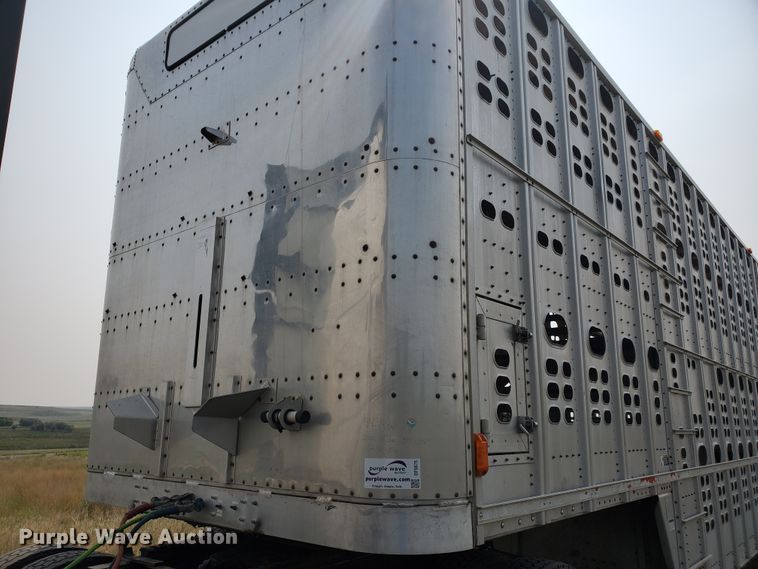 image for item DF5675 2002 Wilson PSDCL-302 livestock trailer