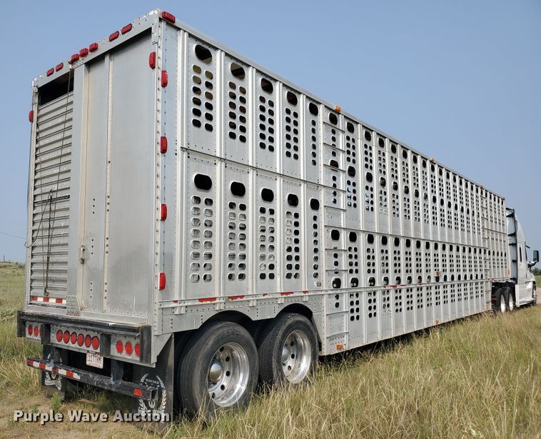 image for item DF5675 2002 Wilson PSDCL-302 livestock trailer