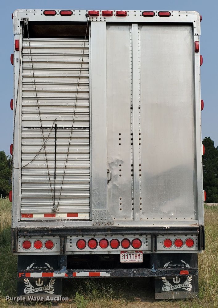image for item DF5675 2002 Wilson PSDCL-302 livestock trailer