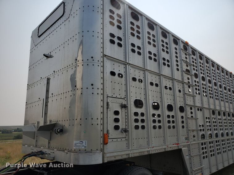 image for item DF5675 2002 Wilson PSDCL-302 livestock trailer