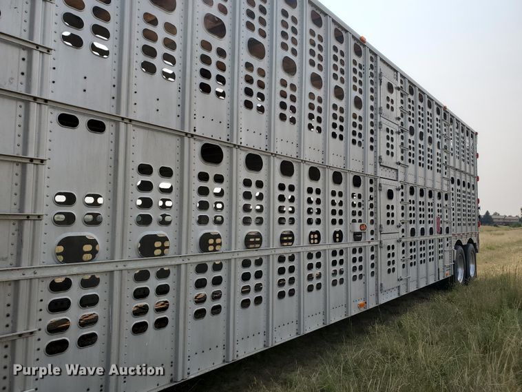image for item DF5675 2002 Wilson PSDCL-302 livestock trailer