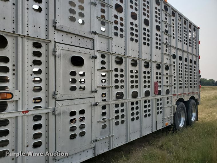 image for item DF5675 2002 Wilson PSDCL-302 livestock trailer