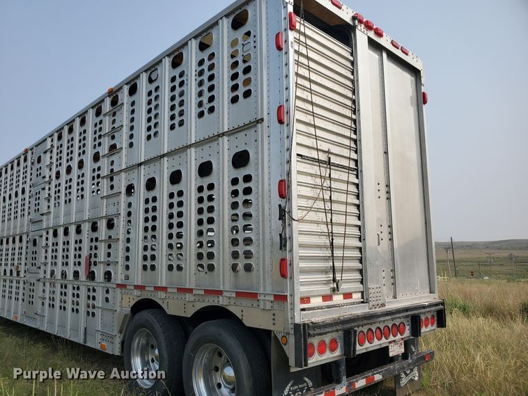 image for item DF5675 2002 Wilson PSDCL-302 livestock trailer
