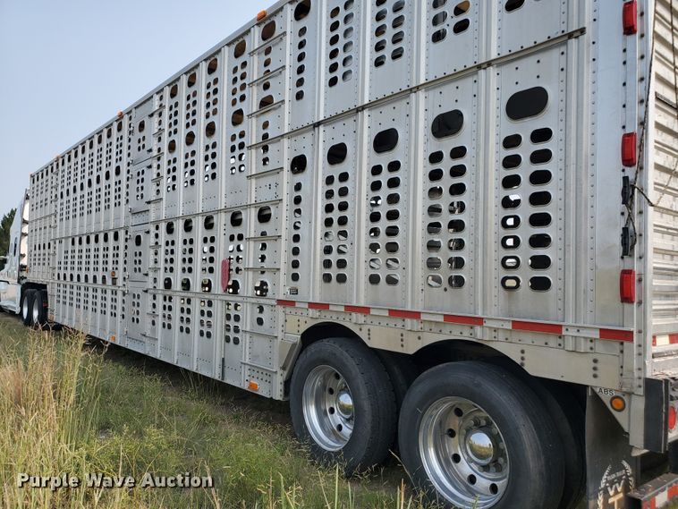 image for item DF5675 2002 Wilson PSDCL-302 livestock trailer