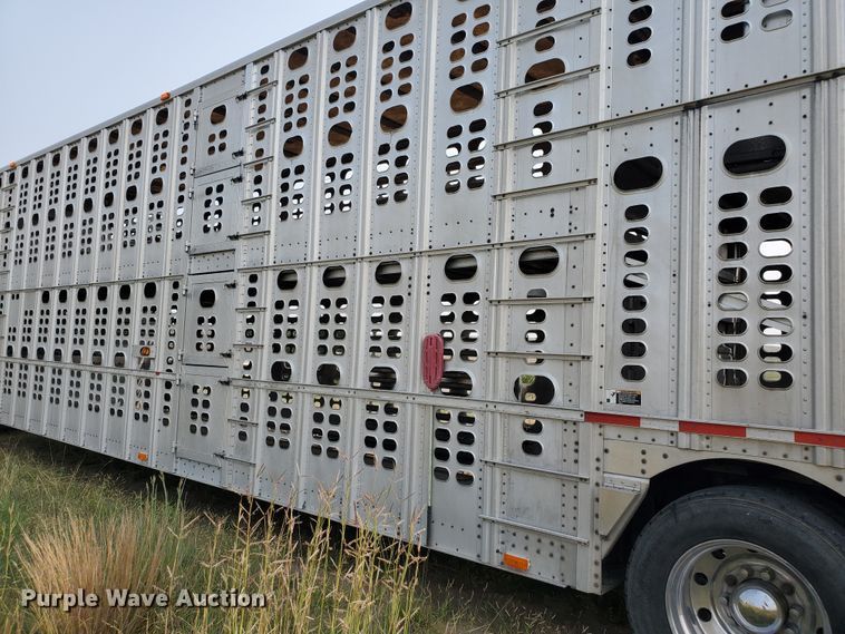 image for item DF5675 2002 Wilson PSDCL-302 livestock trailer