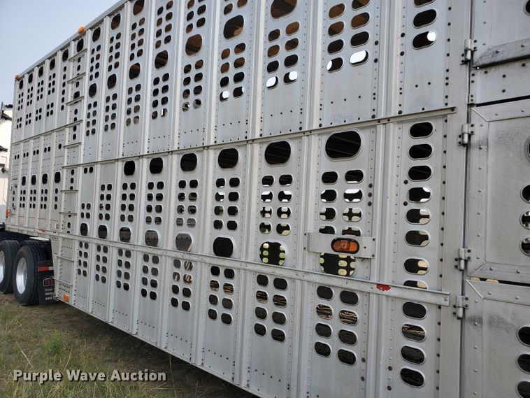 image for item DF5675 2002 Wilson PSDCL-302 livestock trailer