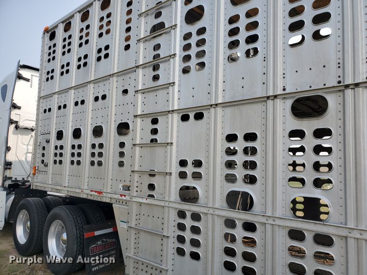 image for item DF5675 2002 Wilson PSDCL-302 livestock trailer
